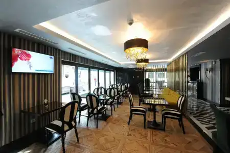 Le Petit Palace - Special Category - 5