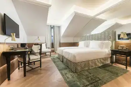 Palacio Solecio, a Small Luxury of the World - 30