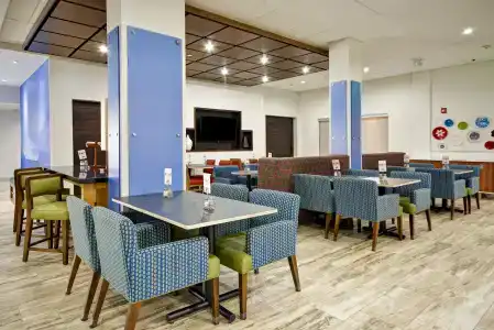 Holiday Inn Express -, An Ihg - 36