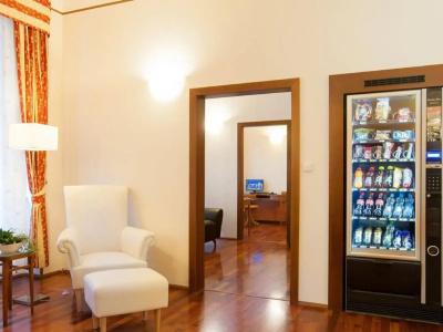 Cloister Inn - 10