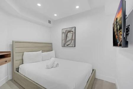 The Alexander All Suites - 582