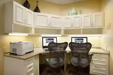 Hilton Garden Inn East - 28