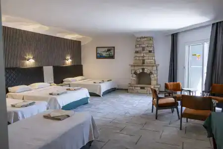 Mustis Royal Plaza - 2