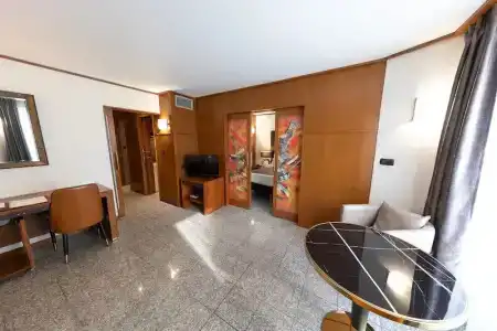 Goldstar  & Suites - 34