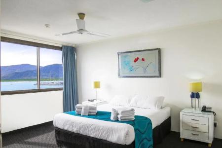 Cairns Aquarius - 37