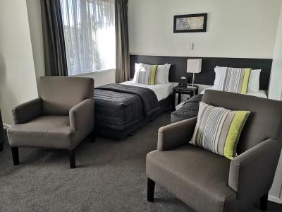 Airport Palms - 91