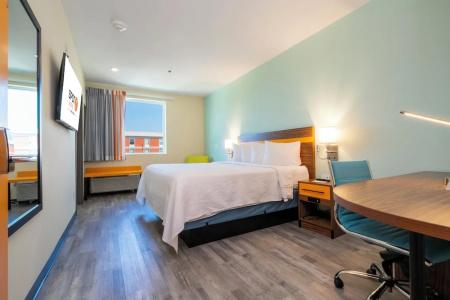 Spot x By Red Collection Orlando International Dr - 28