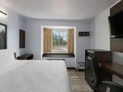 Super 8 by Wyndham Harbison/Parkridge Hospital - 40