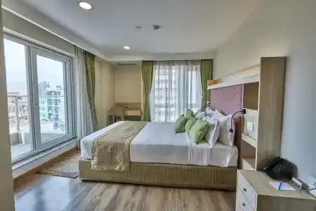 Crowne Imperial - 100