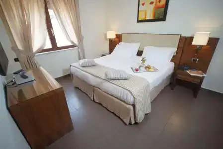 Suites & Residence - 25