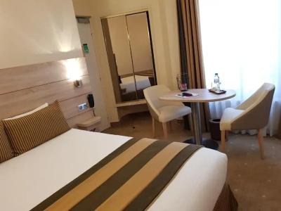 Champerret Elysees - 83