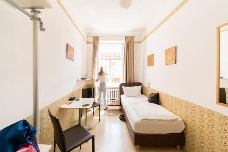 Three Little Pigs Hostel - Your Berlin Castle - 4