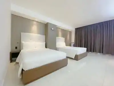 The Luxe - 1