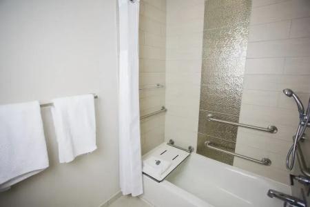 DoubleTree by Hilton Historic Savannah - 78