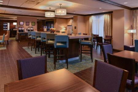 Hampton Inn Midtown-Aksarben - 19