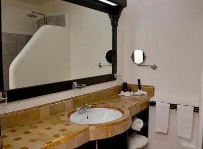 Borjs Suites & Spa - 8
