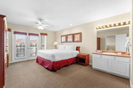 Grand Crowne by Capital Vacations - 115