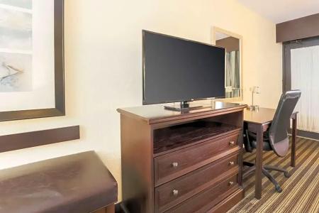 Hampton Inn - 141