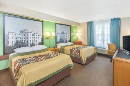 Super 8 by Wyndham LA - 4