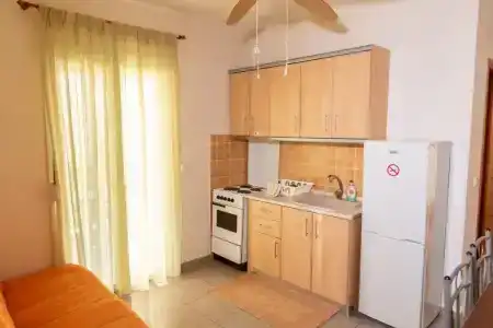 Nikos - 37
