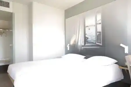 b&b hôTel Hyeres - 4