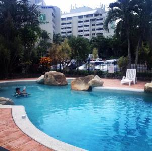 Cairns Queenslander & Apartments - 13