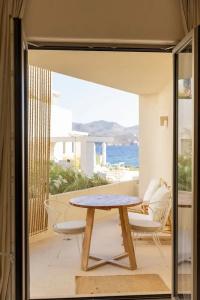 White Pebble Suites - 5