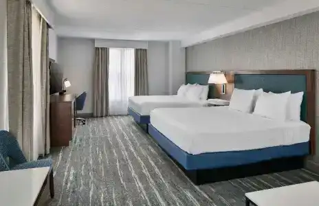Hampton Inn and Suites Downtown - 83