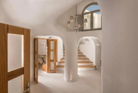 Elite Luxury Suites - 204