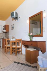 Yiannis Manos Resort - 45