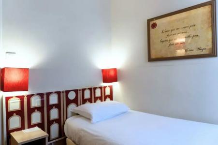 Ours Blanc - Place Victor Hugo - 45