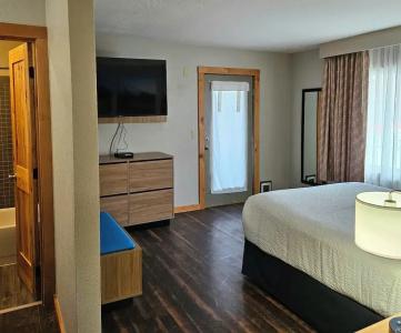 Days Inn and Suites by Wyndham Downtown-University - 35