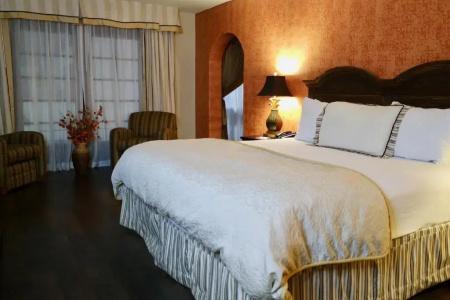 Ramada by Wyndham & Conference Center - 12