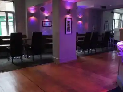 The Crown & Anchor - 12