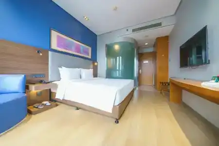 Holiday Inn Express Chongqing Guanyinqiao , an IHG - 65