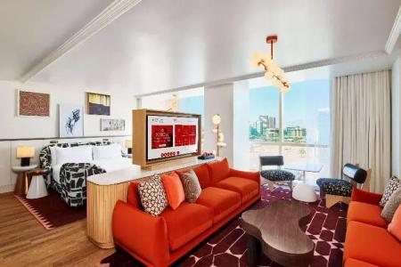 Virgins Las Vegas, Curio Collection by Hilton - 80