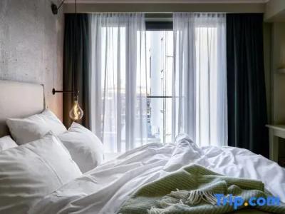 Gekko House Frankfurt, a Tribute Portfolio - 60