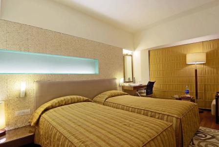 Monarch Luxur - Infantry Road - 2