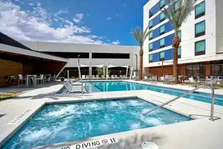 Hampton Inn & Suites Las Vegas Convention Center - 14