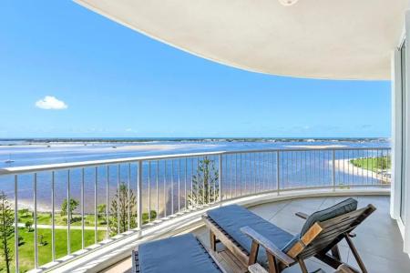 Crystal Bay On The Broadwater - 435