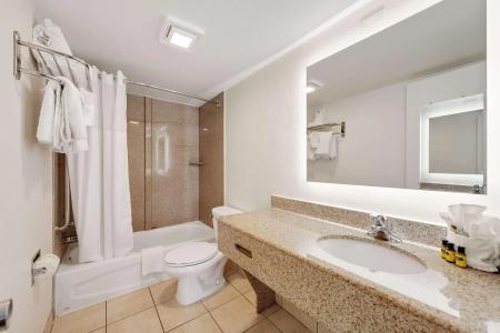 Best Western Plus Holiday Sands Inn & Suites - 9