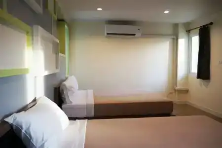 Samsen Sam Place - 32