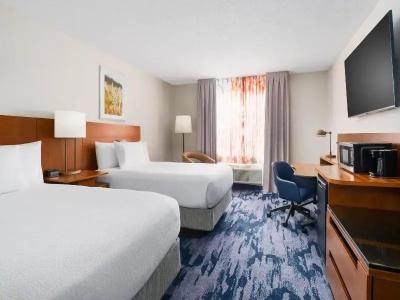 Fairfield Inn & Suites - 26