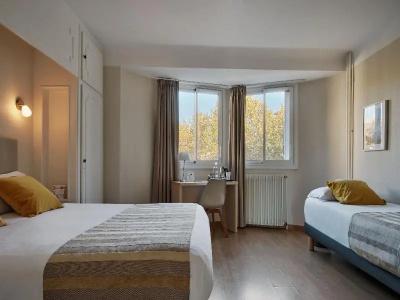 Hôtel Mondial - 65