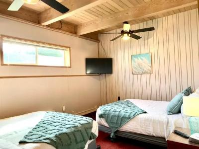 Breakers Boutique Inn - 42