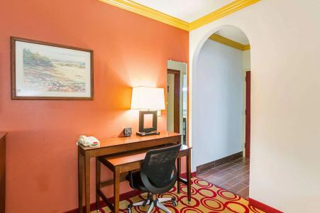Quality Suites - 37
