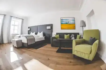 Münchner Hof - 73