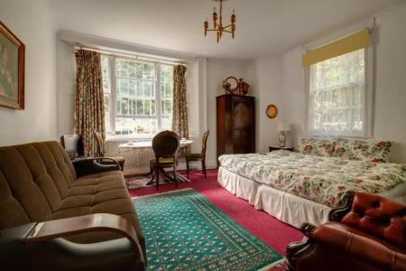 Dawson Place, Juliette's - 17