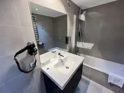 Best Western Royal Centre - 99