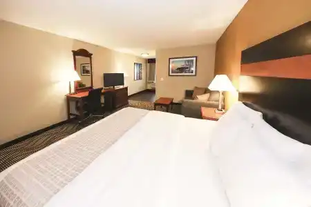La Quinta Inn by Wyndham near Cedar Point - 2